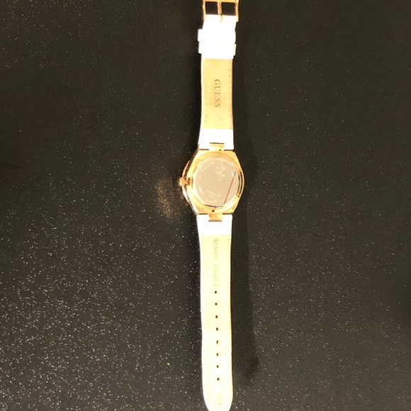 Guess EUC Rose Gold Watch Genuine Leather Strap - Picture 5 of 8